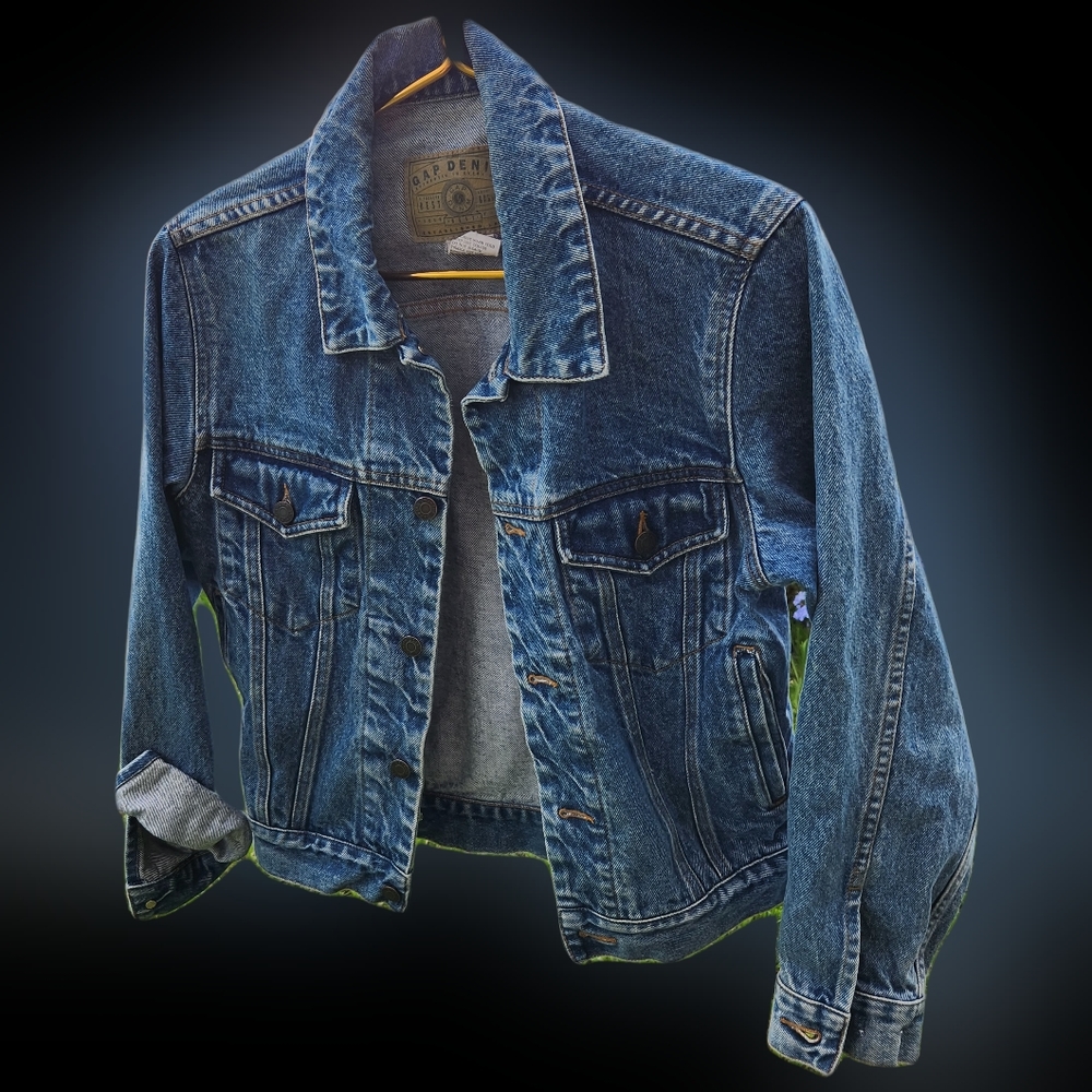 Gap denim jacket.  Perfectly worn in the right places. Great detail XS